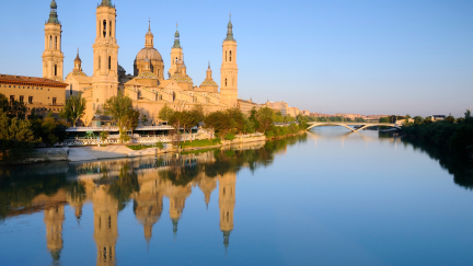 Río Ebro a su paso por Zaragoza. / Canva