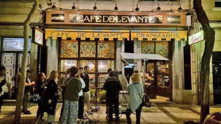Imagen de una grabación de anteriores ediciones en El Café Levante. / Aragón TV