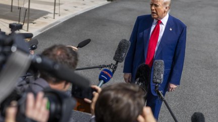 El presidente Donald Trump atendiendo a la prensa. / EFE. EPA. Shawn Thew