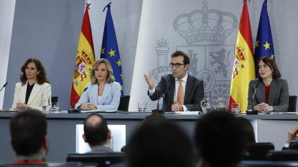 Rueda de prensa posterior a la reunión del Consejo de Ministros en el Palacio de la Moncloa, este martes. / EFE. Juan Carlos Hidalgo