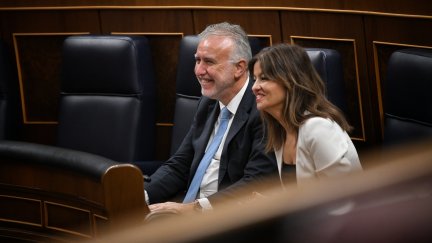 el ministro de Política Territorial, Ángel Víctor Torres, y la titular de Juventud e Infancia, Sira Rego, este jueves en el Congreso. / Aragón TV