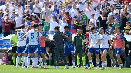 Los jugadores del Real Zaragoza celebran el triunfo ante el Mirandés.