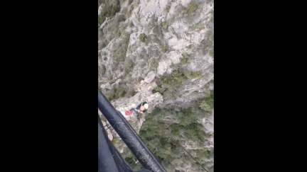 Imagen del rescate de los dos escaladores. / Guardia Civil Huesca