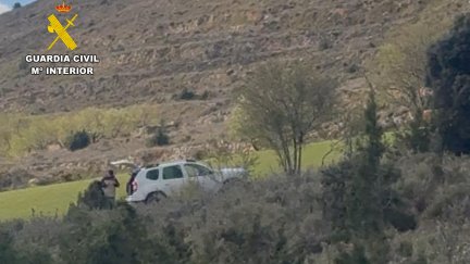 Captados in fraganti los dos cazadores furtivos. / Guardia Civil