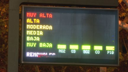 Medidor de la calidad del aire en paseo Independencia, en Zaragoza. / Aragón TV
