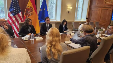 El ministro de Economía, Comercio y Empresa, Carlos Cuerpo, mantiene una reunión con empresarios estadunidenses, en la Cámara de Comercio de EE.UU., en Washington. / Ministerio de Economía