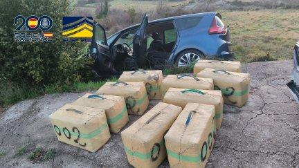 Droga incautada en uno de los coches de los detenidos. / Policía Nacional