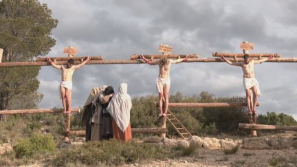 El Drama de la Cruz de Alcorisa se representa el Viernes Santo. / Aragón TV