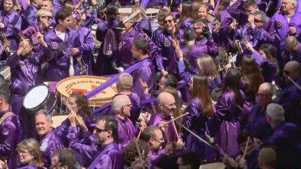 Los calandinos dejan de tocar después de 26 horas. / Aragón Tv