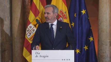 El presidente de Aragón, Jorge Azcón, durante su discurso. / Aragón TV