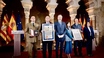Foto de grupo tras la entrega de la entrega de las distinciones de Aragón./ Fabián Simón