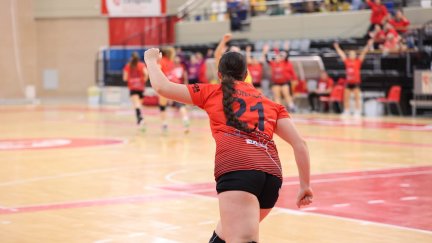 Lorena Botella celebra un gol anotado esta temporada.