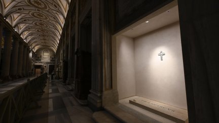 Tumba papa Francisco en la basílica de Santa María la Mayor de Roma. / Efe