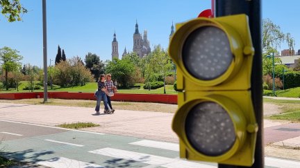 Un semáforo apagado en la avenida de José Atarés de Zaragoza. / Aragón TV