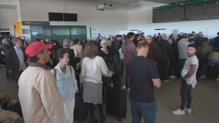 Adif ha suspendido toda la circulación de trenes en España. / EFE