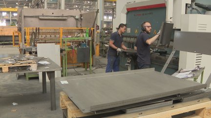 Varios trabajadores en una empresa. / Aragón TV