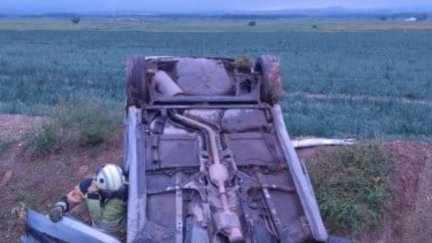 Imagen del vehículo accidentado en la A-126 entre Tauste y Remolinos. | Diputación de Zaragoza
