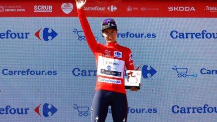 Imagen de Femke Gerritse entrando en línea de meta.