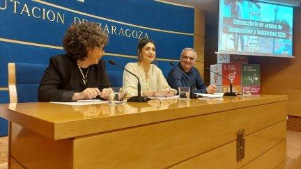 La jefa de servicio de Bienestar Social y Desarrollo de la DPZ, Yolanda Morales; la diputada delegada de Cooperación y Solidaridad Internacional, Nerea Marín; y el técnico del área, Luis García Arrazola. / Europa Press
