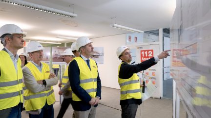 El presidente Azcón visita las obras del futuro macrocentro de emergencias. / Gobierno de Aragón/ Fabián Simón