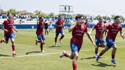 Los jugadores del CD Teruel celebran uno de los goles anotados ante el Atlético Baleares.