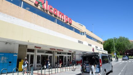 Imagen de la fachada de un hipermercado Alcampo. / Europa Press