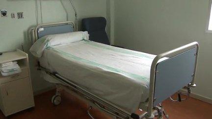 Una cama dentro del hospital Miguel Servet. / Aragón Tv