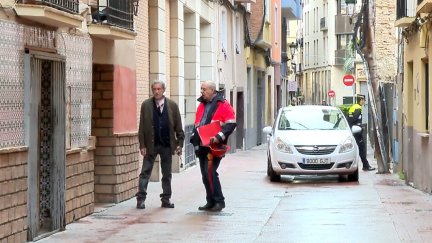 Varios técnicos en la zona del Casco Histórico de Zaragoza. / Aragón TV
