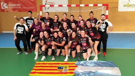 Las jugadoras del Schär Colores celebran un triunfo de esta temporada.