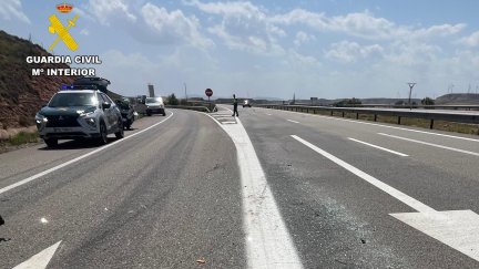 La Guardia Civil en el lugar del accidente./ Guardia Civil