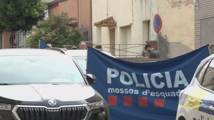 Los Mossos d'Esquadra han acordonado la escena del crimen. / EFE