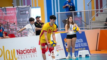 César Irache durante un encuentro con la Selección.