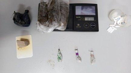 Estas son las sustancias estupefacientes que portaba el detenido y que detectó la perra Dora. / Guardia Civil