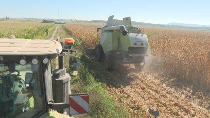 Maquinaria agrícola en un campo de Aragón. / Aragón TV