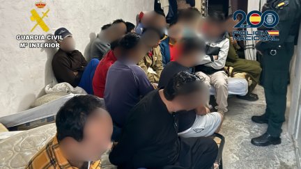 Algunas de las personas liberadas en la operación conjunta entre Guardia Civil y Policía Nacional. / Guardia Civil