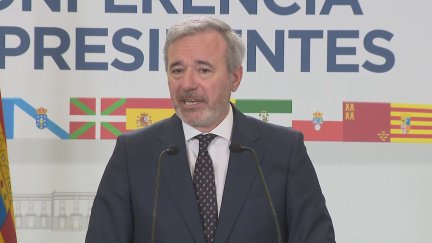 El presidente de Aragón, Jorge Azcón, atendiendo a los medios tras finalizar la conferencia de Presidentes. / Aragón TV