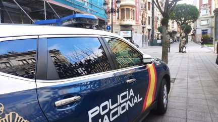 La Policía Nacional detiene a una pareja por varios robos en vehículos y por estafa./ Europa Press