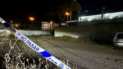 Lugar del hallazgo de la mujer asesinada en Marbella (Málaga), presuntamente a manos de su pareja. EFE/ Esther Gómez