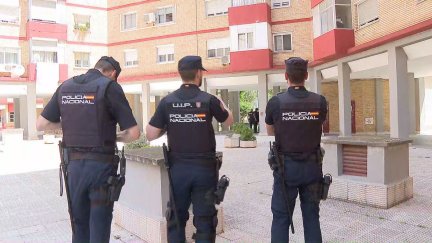 Algunos de los agentes que han acudido ante la alerta de la agresión. / Aragón TV