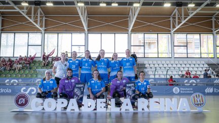 Las jugadoras del Esneca Fraga posan antes de iniciarse el encuentro.