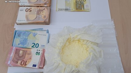 Droga y dinero intervenidos en la operación. / Guardia Civil Teruel