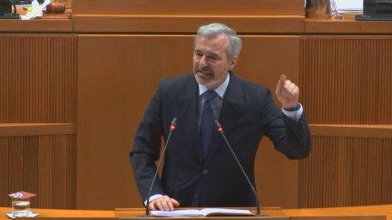 El presidente de Aragón, Jorge Azcón, durante su intervención en las Cortes. / Aragón TV