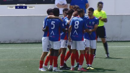 Los jugadores del Atlético Monzón celebran el tanto del triunfo.