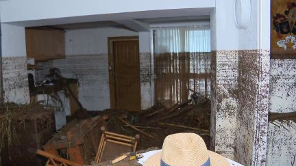 Interior de una vivienda afectada por las lluvias en Azuara (Zaragoza)./ Aragón TV