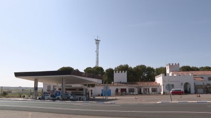 El alojamiento se encontraba supuestamente cerrado, aunque sus moradores cuentan que pagaban 140 euros al mes. / Aragón TV