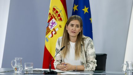 La vicepresidenta tercera y ministra para la Transición Ecológica y el Reto Demográfico, Sara Aagesen, durante su intervención en la rueda de prensa posterior a la reunión semanal del Consejo de ministros, este martes en Moncloa. EFE/ JJ Guillén