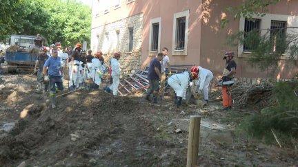 Efectivos de la UME trabajan en Azuara. / Aragón TV