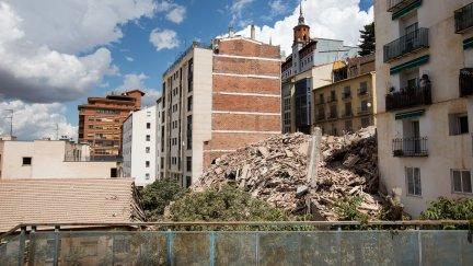 Derrumbe del edificio número 21 de la calle San Francisco de Teruel. / Europa Press