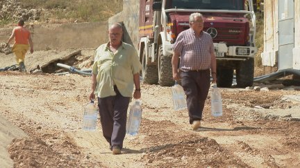 Vecinos de la zona afectada por las tormentas. / Aragón TV