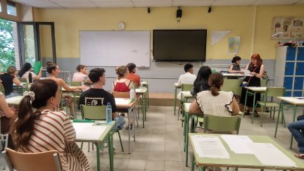 Una de las aulas donde los aspirantes se examinan este sábado. / DGA